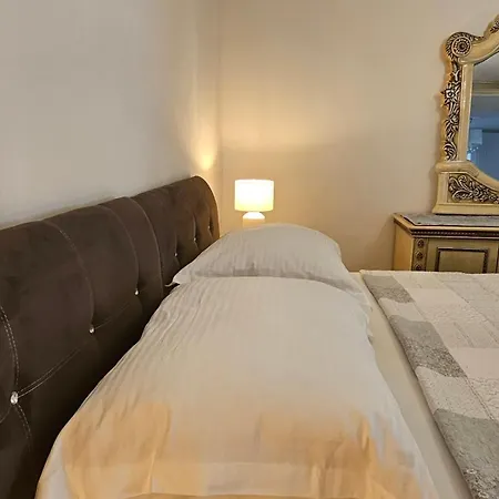 Majestic Apartment *