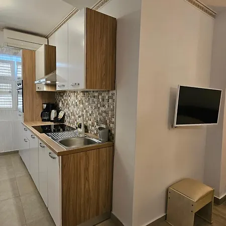 Majestic Apartment *
