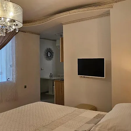 Majestic Apartment *